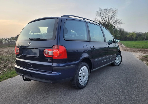 Volkswagen Sharan cena 17999 przebieg: 197000, rok produkcji 2007 z Chełmno małe 781